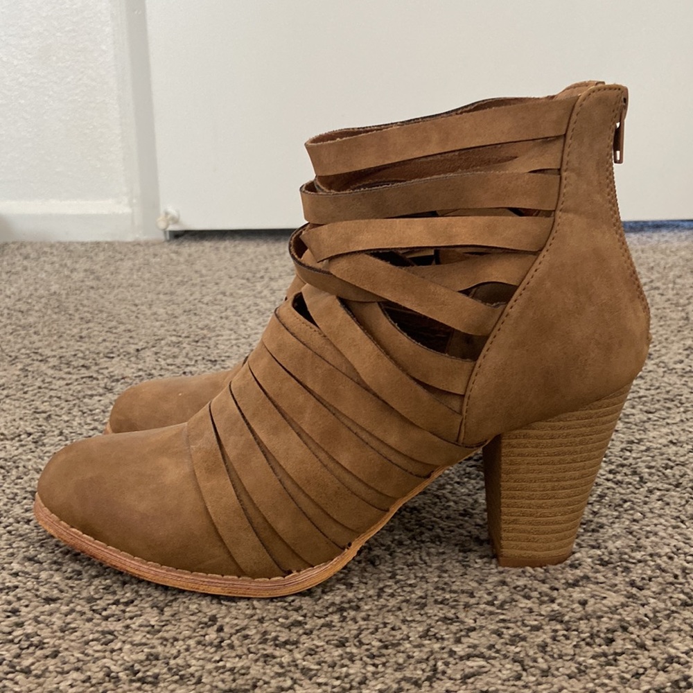 Super cute woman’s booties size 9